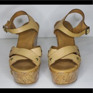 Kork ease nude